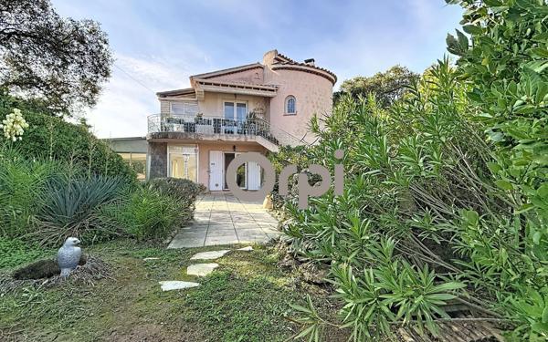 Appartement à vendre    4 pièces • 126 m2 Fréjus