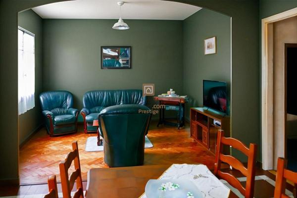 Pessac Maison de plain-pied avec une belle parcelle fort potentiel avec deux garages  et une dépendance