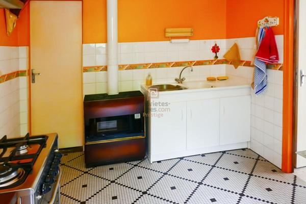 Pessac Maison de plain-pied avec une belle parcelle fort potentiel avec deux garages  et une dépendance