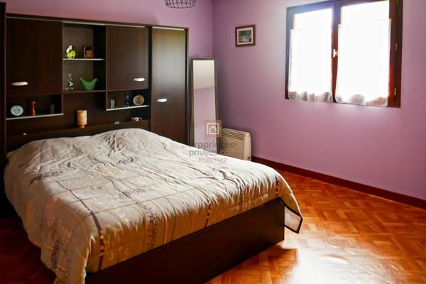 Pessac Maison de plain-pied avec une belle parcelle fort potentiel avec deux garages  et une dépendance