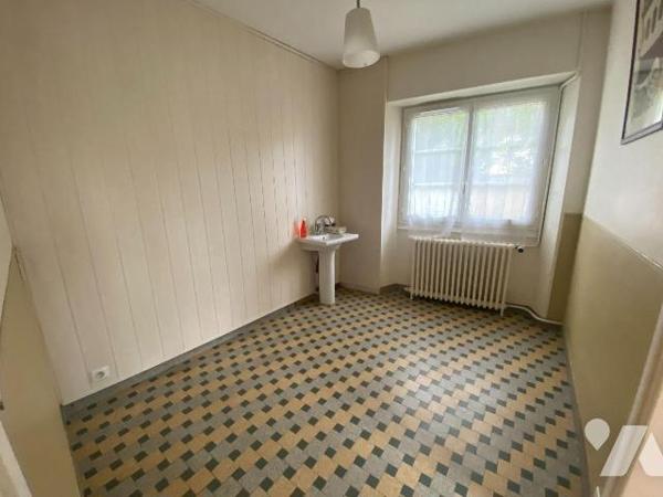 VALLE DE L'EURE 
Venez découvrir cette jolie maison ancienne mais rénovée au c?ur d'un charman...