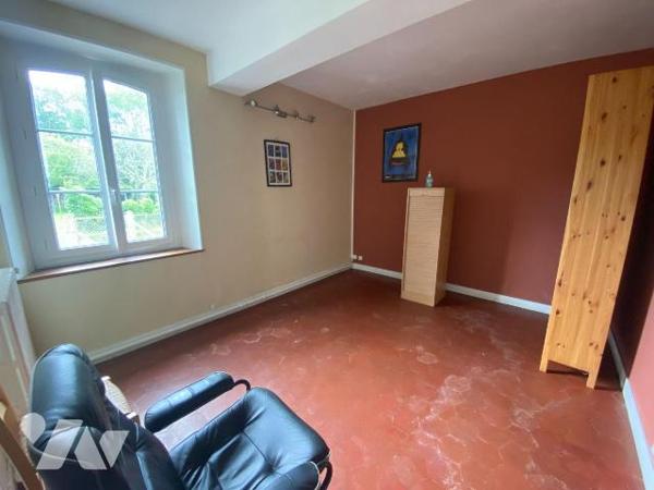 VALLE DE L'EURE 
Venez découvrir cette jolie maison ancienne mais rénovée au c?ur d'un charman...