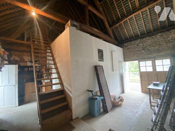 VALLE DE L'EURE 
Venez découvrir cette jolie maison ancienne mais rénovée au c?ur d'un charman...