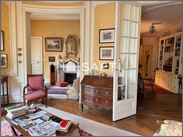 CHÂTEAU DES DUCS DE BRETAGNE, SEULE CHARGÉE