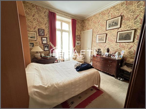 CHÂTEAU DES DUCS DE BRETAGNE, SEULE CHARGÉE