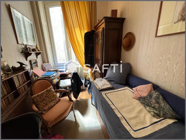 CHÂTEAU DES DUCS DE BRETAGNE, SEULE CHARGÉE