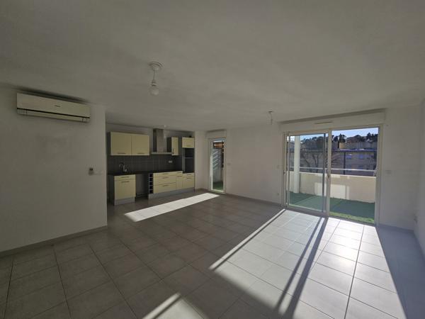 Appartement
         4 pièces
        - 92 m² 245 000 € *