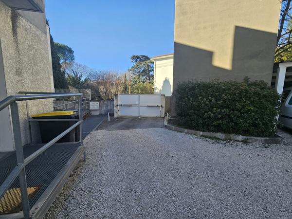 Appartement
         4 pièces
        - 92 m² 245 000 € *