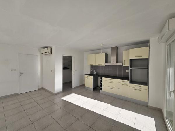 Appartement
         4 pièces
        - 92 m² 245 000 € *