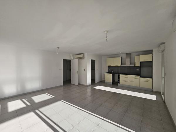 Appartement
         4 pièces
        - 92 m² 245 000 € *