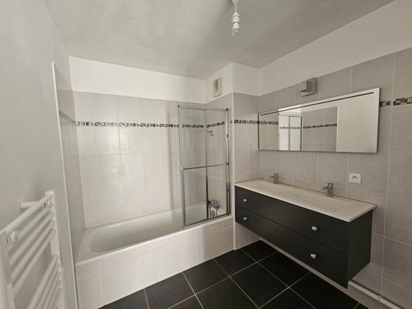 Appartement
         4 pièces
        - 92 m² 245 000 € *