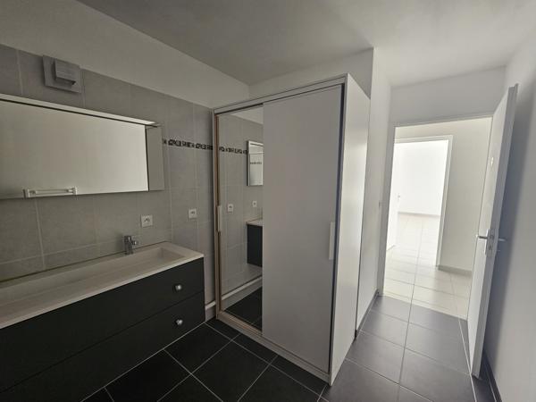 Appartement
         4 pièces
        - 92 m² 245 000 € *