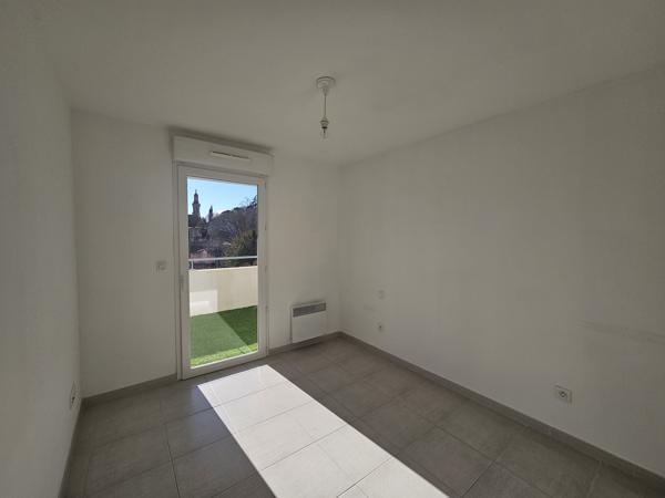 Appartement
         4 pièces
        - 92 m² 245 000 € *