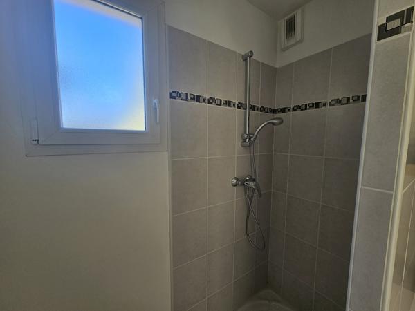 Appartement
         4 pièces
        - 92 m² 245 000 € *