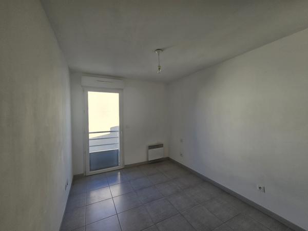 Appartement
         4 pièces
        - 92 m² 245 000 € *