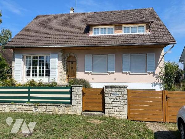 A LUCE, proche des écoles, collège, commerces, nous vous proposons ce  Pavillon sur sous-sol co...