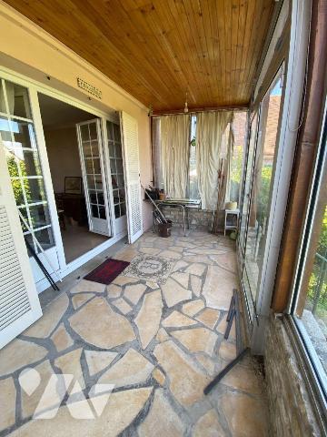 A LUCE, proche des écoles, collège, commerces, nous vous proposons ce  Pavillon sur sous-sol co...