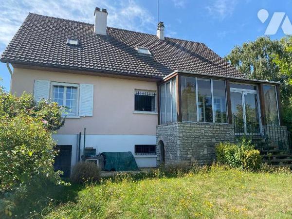 A LUCE, proche des écoles, collège, commerces, nous vous proposons ce  Pavillon sur sous-sol co...