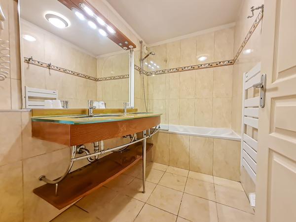 Veigy-Foncenex (74140) GRAND T2 AU RDC TRAVERSANT DE 54M² - TERRASSE + PETIT JARDIN - VEIGY-FONCENEX 74140