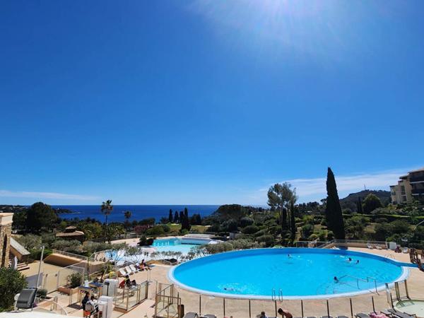 CAP ESTEREL- Appartement 2 pièces VUE MER- Terrasse et Parking