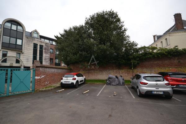 Local professionnel de 114 m² et de 4 Pièces