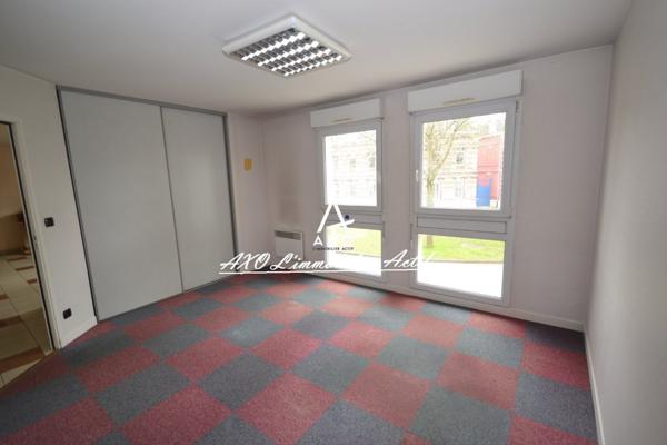 Local professionnel de 114 m² et de 4 Pièces