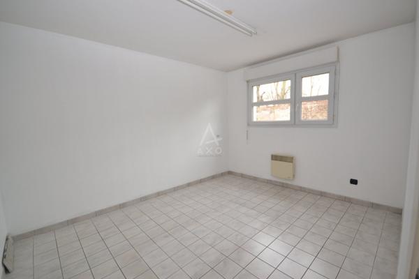 Local professionnel de 114 m² et de 4 Pièces