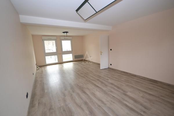 Local professionnel de 114 m² et de 4 Pièces