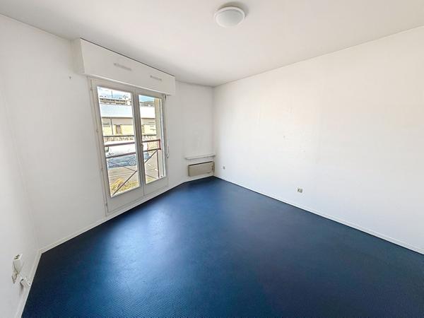Studio Metz Devant Les Ponts - 20 m² - Place de parking