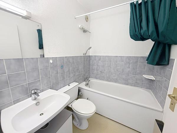 Studio Metz Devant Les Ponts - 20 m² - Place de parking