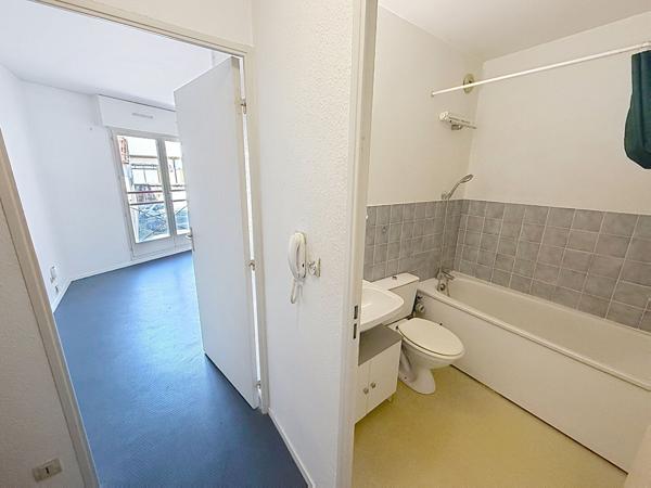 Studio Metz Devant Les Ponts - 20 m² - Place de parking