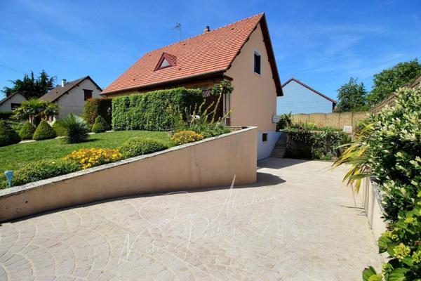 Maison individuelle avec sous-sol et jardin