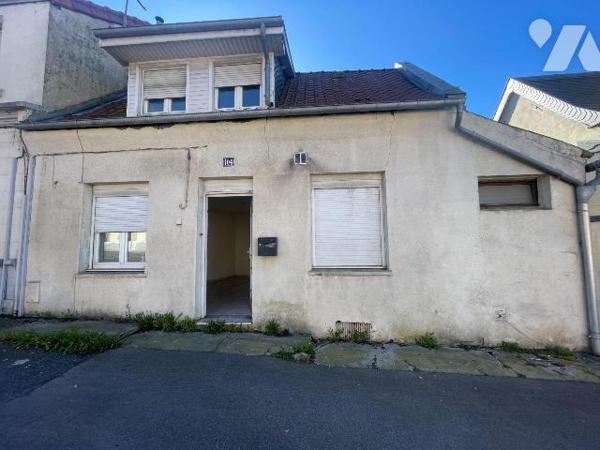 Maison à vendre de 41 m² située à Saint-Pol-sur-Ternoise, 62130, Le bien comprend deux pièces d...