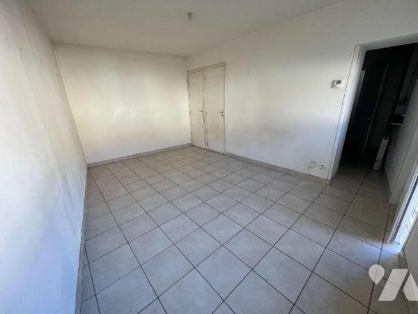 Maison à vendre de 41 m² située à Saint-Pol-sur-Ternoise, 62130, Le bien comprend deux pièces d...