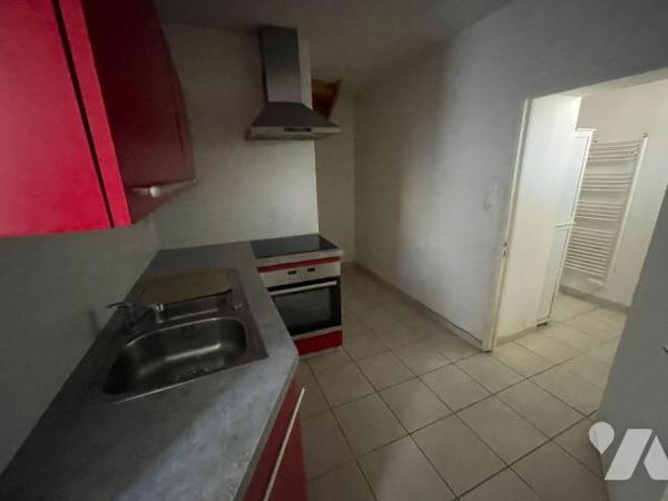 Maison à vendre de 41 m² située à Saint-Pol-sur-Ternoise, 62130, Le bien comprend deux pièces d...