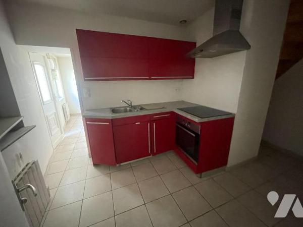 Maison à vendre de 41 m² située à Saint-Pol-sur-Ternoise, 62130, Le bien comprend deux pièces d...