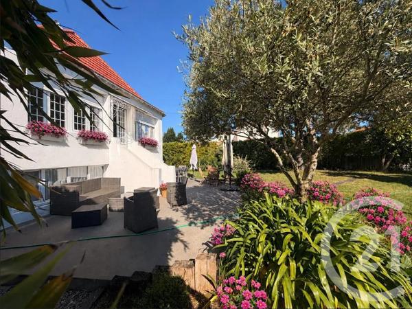 Maison à vendre  8 pièces - 200 m 2   PORNIC  - 44