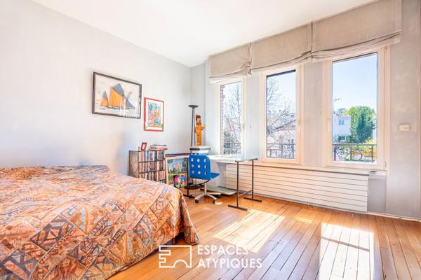 Élégante maison familiale avec dépendance et vaste terrain arboré
