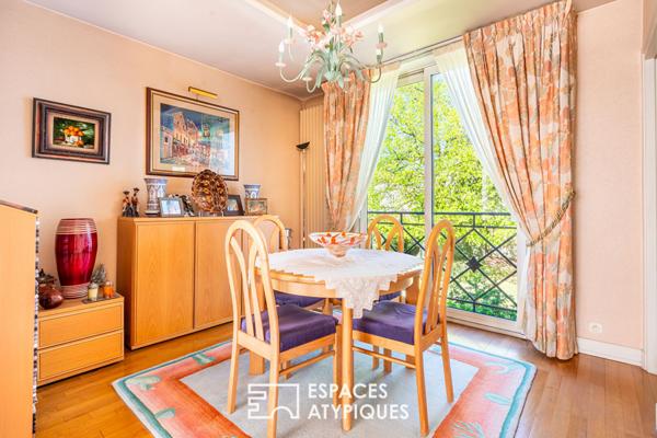 Élégante maison familiale avec dépendance et vaste terrain arboré