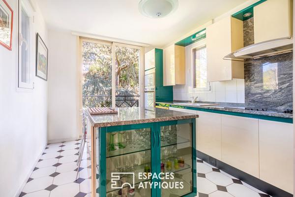 Élégante maison familiale avec dépendance et vaste terrain arboré