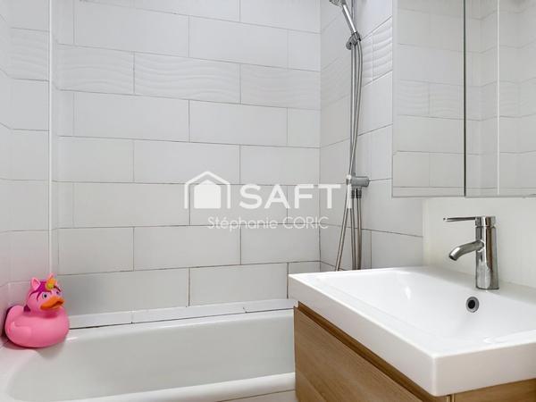 CENTRE VILLE - DERNIER ÉTAGE - 3 PIÈCES 49 m²