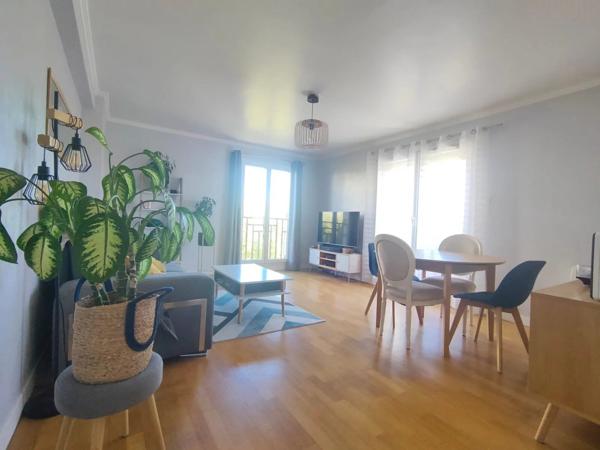 Location                                                      Appartement
                        
                     4 pièces                      82 m2                     à Sucy-en-Brie