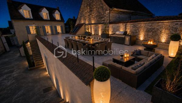 🏡 Appartement 118 m² + Rooftop exceptionnel de 130 m² – Idéal investisseur (proche INSEAD)
📍 Situation privilégiée à proximité de INSEAD à Fontainebleau
Rare sur le marché !
Découvrez cet appartement sur 3 niveaux, d’une surface de 118 m², offrant un fort potentiel locatif avec la possibilité d’aménager une colocation jusqu’à 4 chambres, particulièrement recherchée par les étudiants et professionnels de l’INSEAD.
✨ Atout exceptionnel : un rooftop de plus de 130 m², idéal pour créer un espace extérieur unique et très attractif.
🔹 Agencement :
Niveau 1 :
Entrée avec grand dressing
Niveau 2 :
Double salon lumineux
Cuisine indépendante
Accès terrasse avec seconde entrée
1 chambre
Niveau 3 :
3 chambres
Mezzanine pouvant servir de bureau ou espace détente
Salle de bain
WC indépendant
🌿 Extérieur :
Rooftop de +130 m², rare sur le secteur
🔹 Les + :
Emplacement stratégique pour location étudiante / internationale
Configuration parfaite pour colocation
Double accès
Volumes généreux
Forte demande locative liée à l’INSEAD
💰 Excellent potentiel de rentabilité
📍 Localisation : Ury 77 
💶 Prix :430 000€
Idéal investisseur – Opportunité rare à ne pas manquer ! Contactez-nous pour une visite.