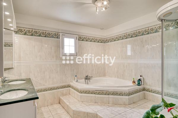 Maison 7 pièces - 160 m² Exclusivité efficity