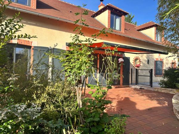 Maison à vendre CHAMPS SUR YONNE (89) Magnifique propriété de 272 m² 6 Chambres Piscine Terrain de 4800 m2