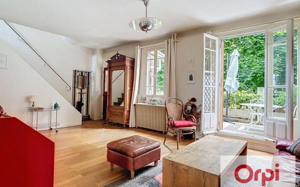 Maison à vendre    6 pièces • 198 m2 Issy-les-Moulineaux