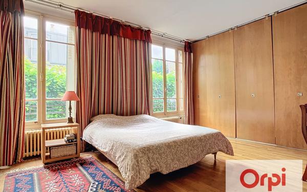 Maison à vendre    6 pièces • 198 m2 Issy-les-Moulineaux