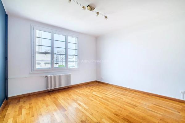 Vente                                                      Appartement
                        
                     2 pièces                      55 m2                     à Villeurbanne