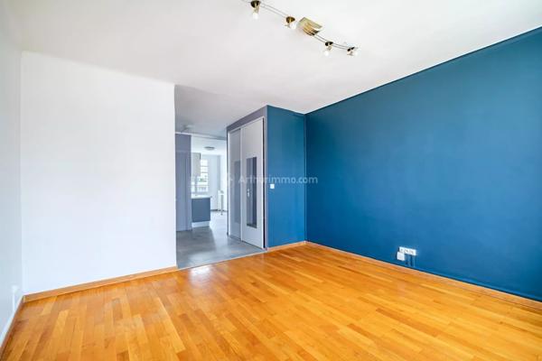 Vente                                                      Appartement
                        
                     2 pièces                      55 m2                     à Villeurbanne