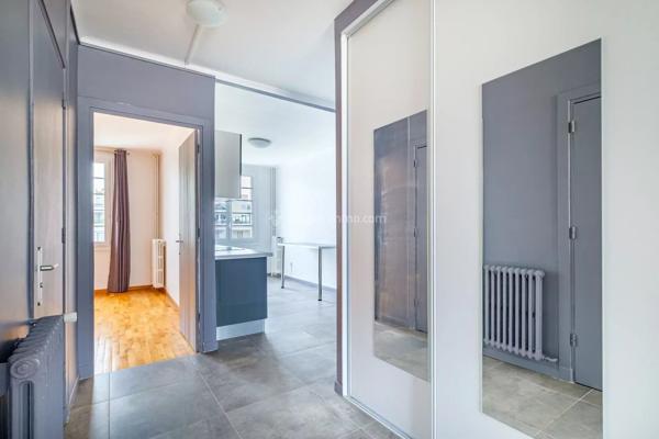 Vente                                                      Appartement
                        
                     2 pièces                      55 m2                     à Villeurbanne